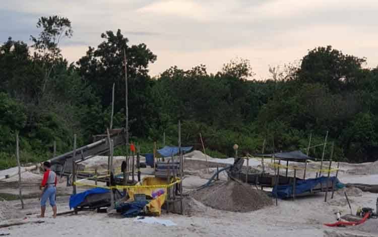 Disergap Polisi, Penambang Emas Ilegal di Desa Pundu Kabur