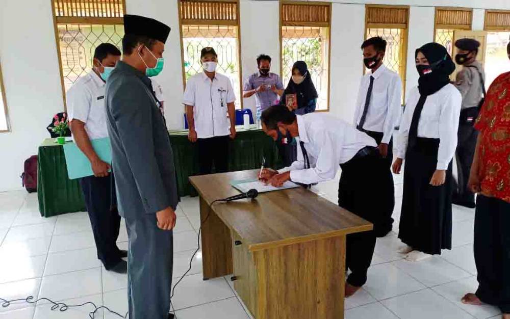 Camat Teweh Timur Resmikan Anggota BPD Terpilih Desa Sei Liju