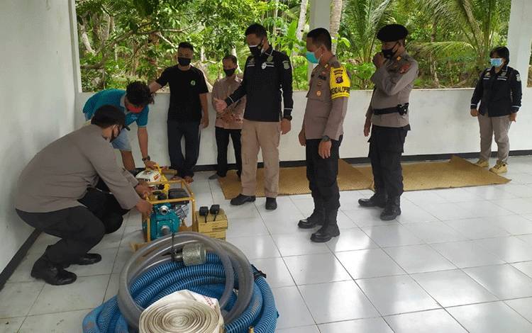 Tim Polda Kalteng Kunjungi Posko Karhutla Desa Kartika Bhakti