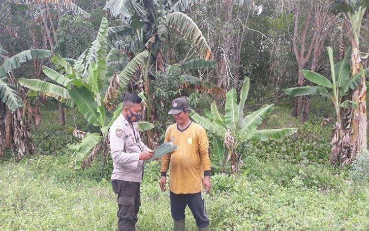 Bhabinkamtibmas Polsek Seruyan Hilir Sosialisasikan Pencegahan Karhutla