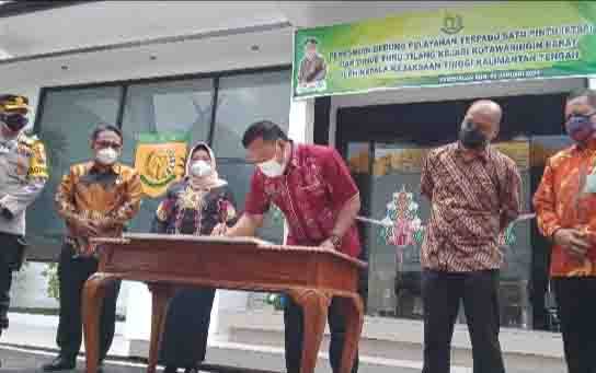 Kajati Kalteng Resmikan Gedung PTSP Kejari Kobar