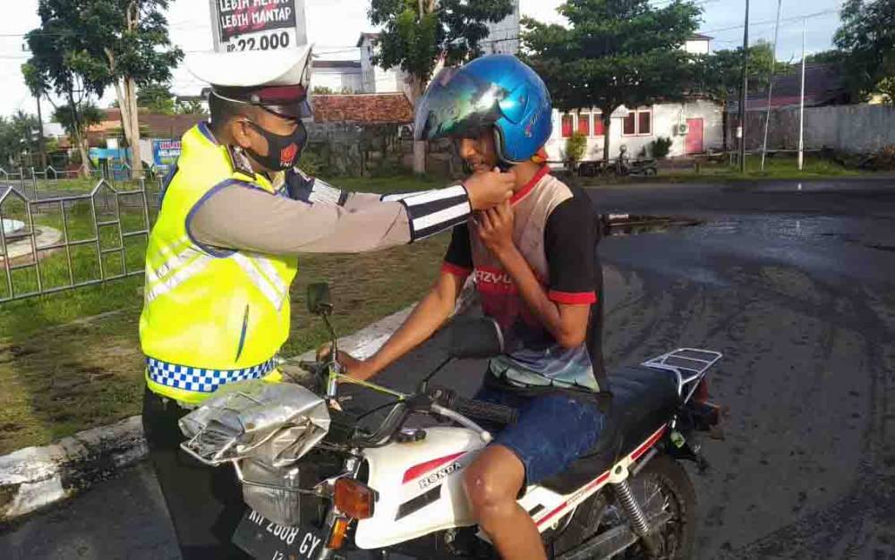 Satlantas Polres Seruyan Ingatkan Pengendara Tidak  Klik Helm