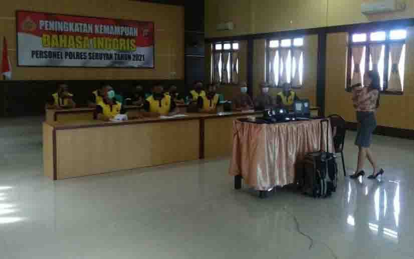 Polres Seruyan Tingkatkan Kemampuan Berbahasa Asing