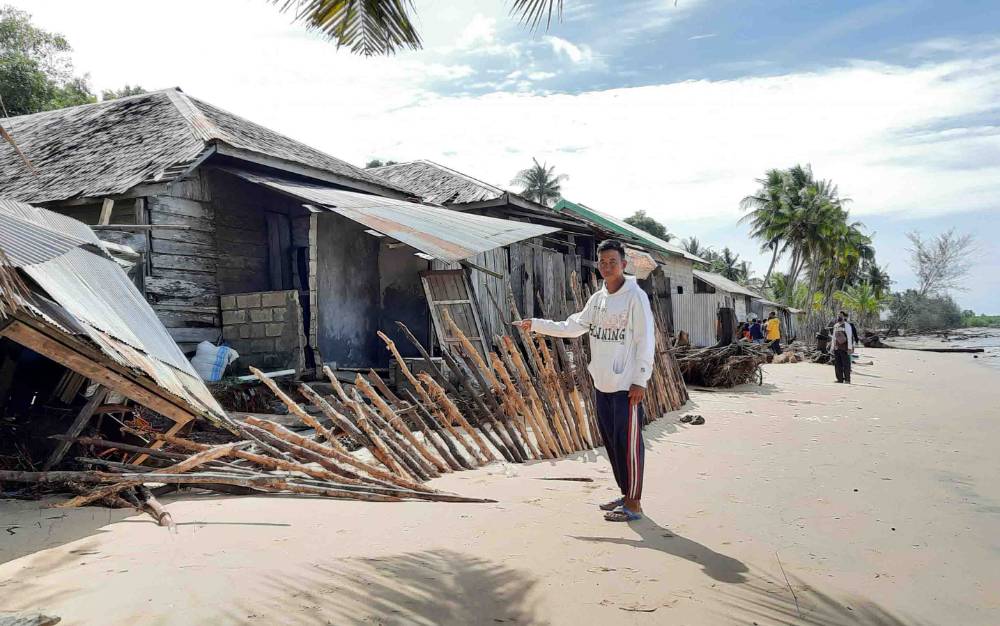 7 Rumah Terancam Ambruk Karena Abrasi Pantai Keraya