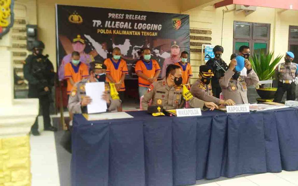 Wakapolda Kalteng Jumpa Pers Penangkapan Illegal Logging di Barito Utara