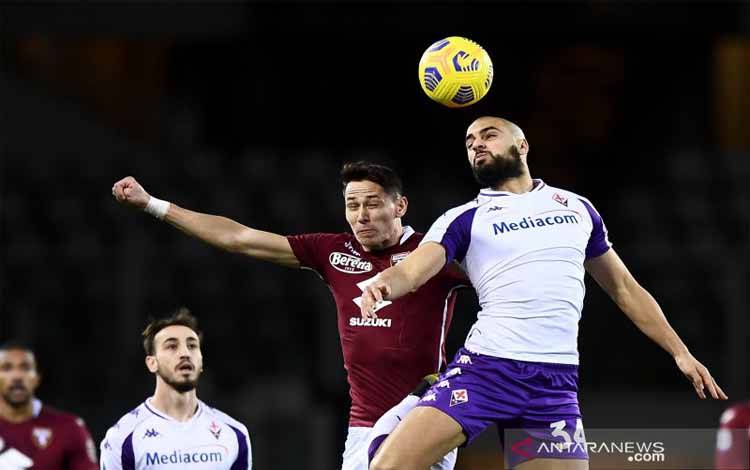 Fiorentina Imbangi Torino Meski Akhiri Laga dengan 9 Pemain