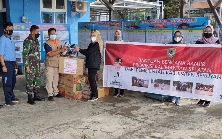 Pemkab Seruyan Serahkan Bantuan Untuk Banjir Kalsel