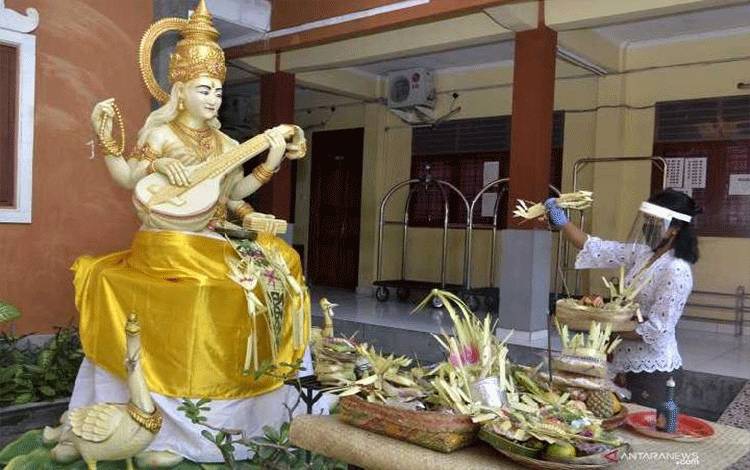 Serba-serbi Hari Raya Saraswati, Perayaan Turunnya Ilmu Pengetahuan