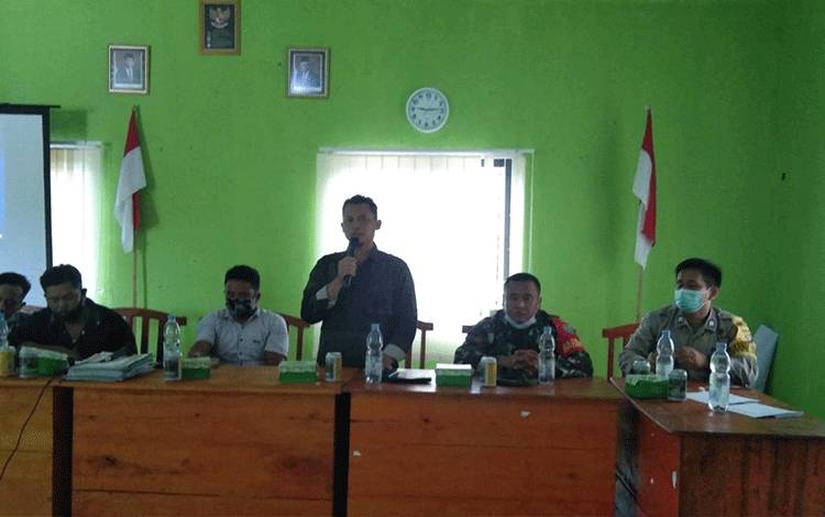 Sambangi Kantor Desa Suka Mulya, Polsek Seruyan Tengah Ajak Cegah Pungli