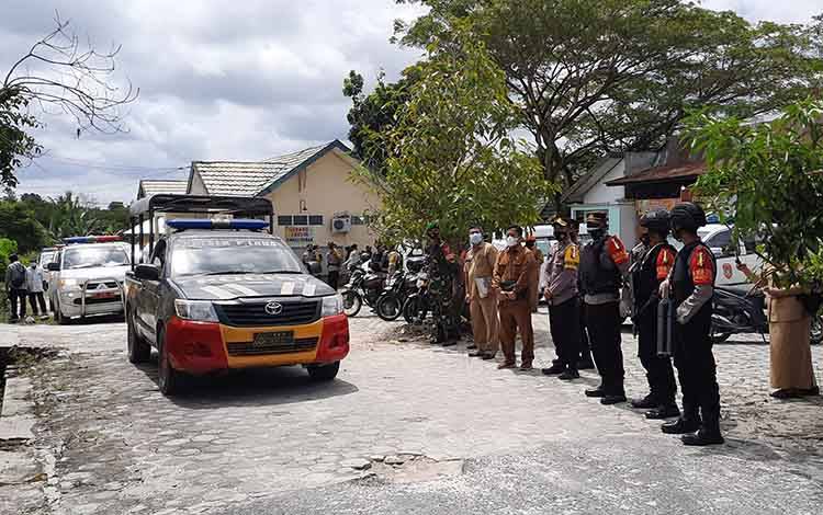 Polres Kobar Kawal Ketat Pendistribusian Vaksin ke Seluruh Puskesmas di Kobar