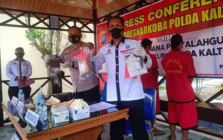 Polisi Gerebek Rumah di Jalan Rindang Banua, Puluhan Paket Sabu Disita