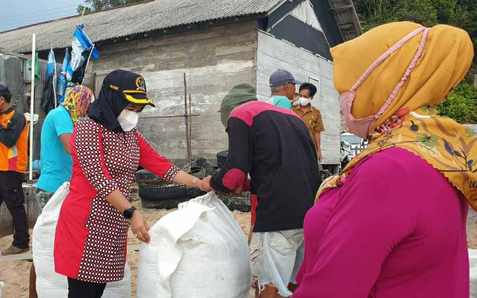 Legislator Kobar Dukung Relokasi Warga Terdampak Abrasi di Desa Keraya