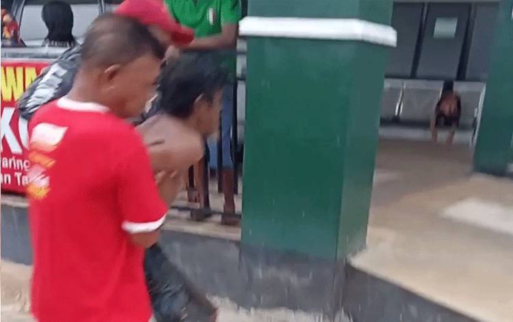 Penderita Gangguan Jiwa Serang Warga dan Polisi Dirawat di Puskesmas Cempaga