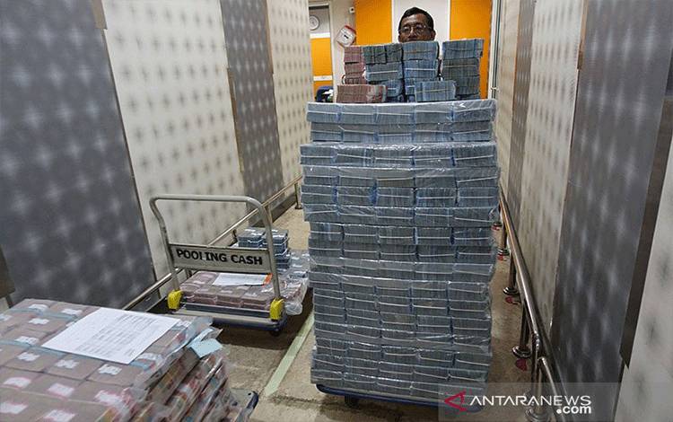 Rupiah Melemah Seiring Kekhawatiran Meningkatnya Kasus Covid-19