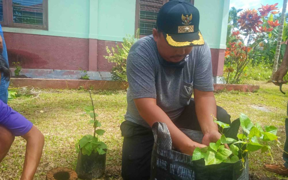 Kantor Kelurahan Kereng Bangkirai akan Diperindah Bunga Air Mata Pengantin