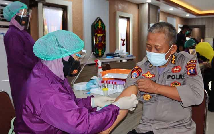 Kapolda Kalteng Bersama Wakilnya dan PJU Lakukan Pemeriksaan Kesehatan
