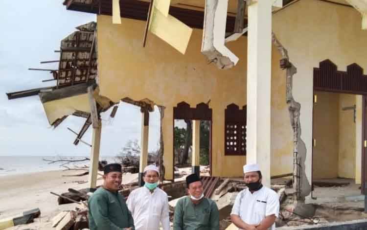 Ratusan Meter Jalan Menuju Kubah Terputus Akibat Abrasi