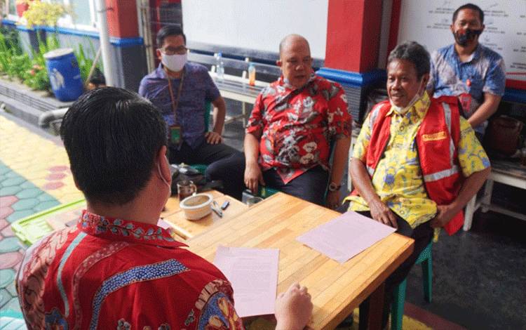 Penyidik Kejati Kalteng Serahkan Tersangka Widodo ke Penuntut Umum Kejari Kapuas