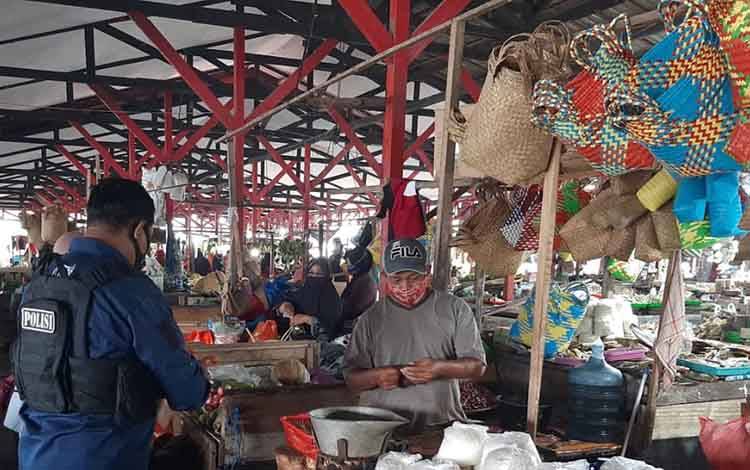 Pembagian Masker untuk Menggugah Kesadaran Masyarakat