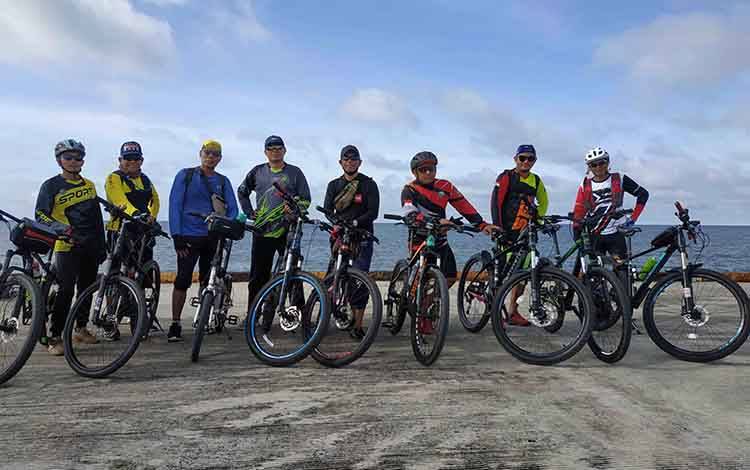 Seruyan Bike Club Gowes Bareng ke Pelabuhan Segintung