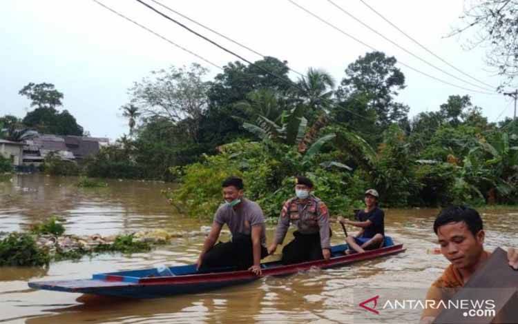 Pemkab Bengkayang Mulai Salurkan Bantuan untuk Korban Banjir
