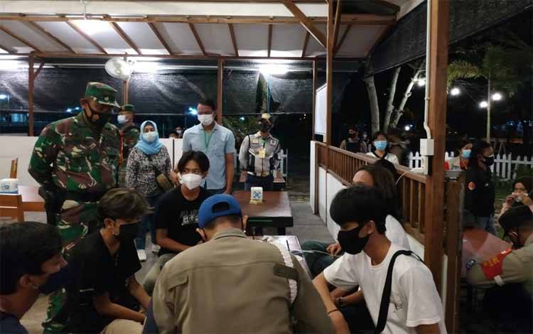 Malam Minggu di Palangka Raya, Puluhan ABG Terjaring Razia Satgas Covid-19