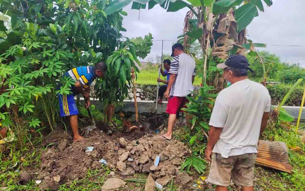 Lurah Kereng Bangkirai Gotong Royong Bersama Warga