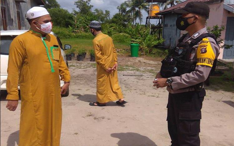 Hari Libur Bhabinkamtibmas Tetap Berikan Pesan Kamtibmas