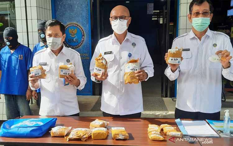 BNNP Kalsel Ringkus Pecatan TNI Bawa 5 Kg Sabu