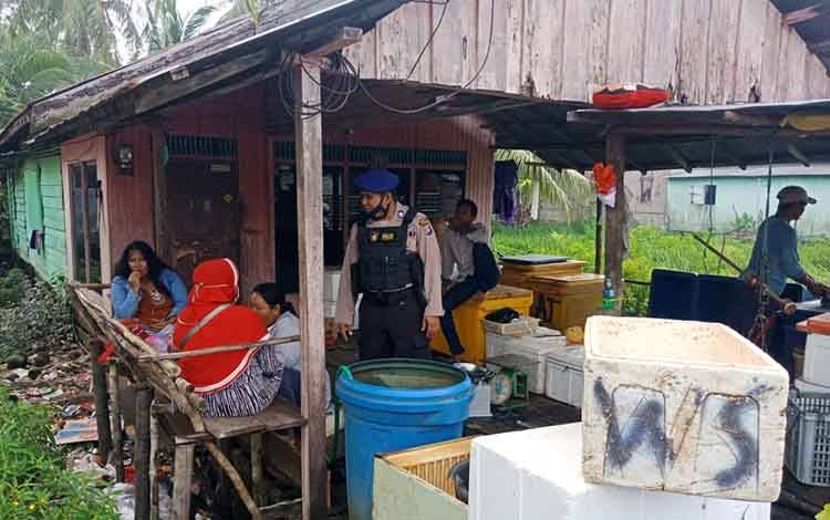 Polair Polres Seruyan Ajak Warga Pesisir Desa Sungai Undang Jaga Kamtibmas
