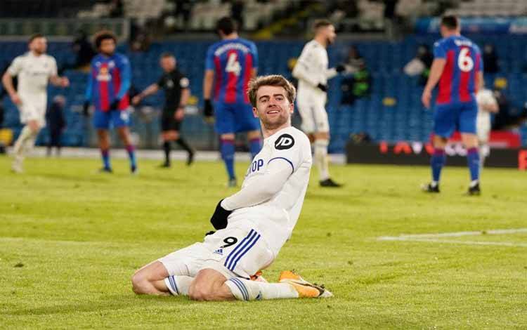 Leeds Naik ke Tengah Klasemen Setelah Hantam Palace 2-0