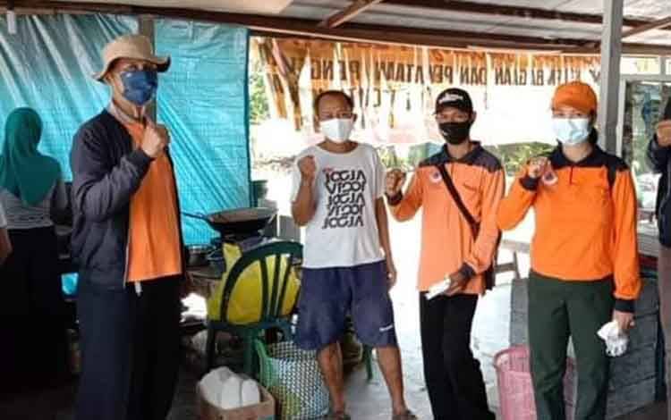 Satgas Covid-19 Kalteng Sosialisasi Protokol Kesehatan Sambil Bagikan Masker