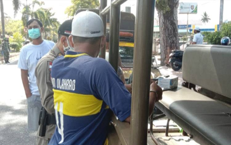 Pedagang Ini Pilih Bayar Denda, Akibat Lupa Pakai Masker