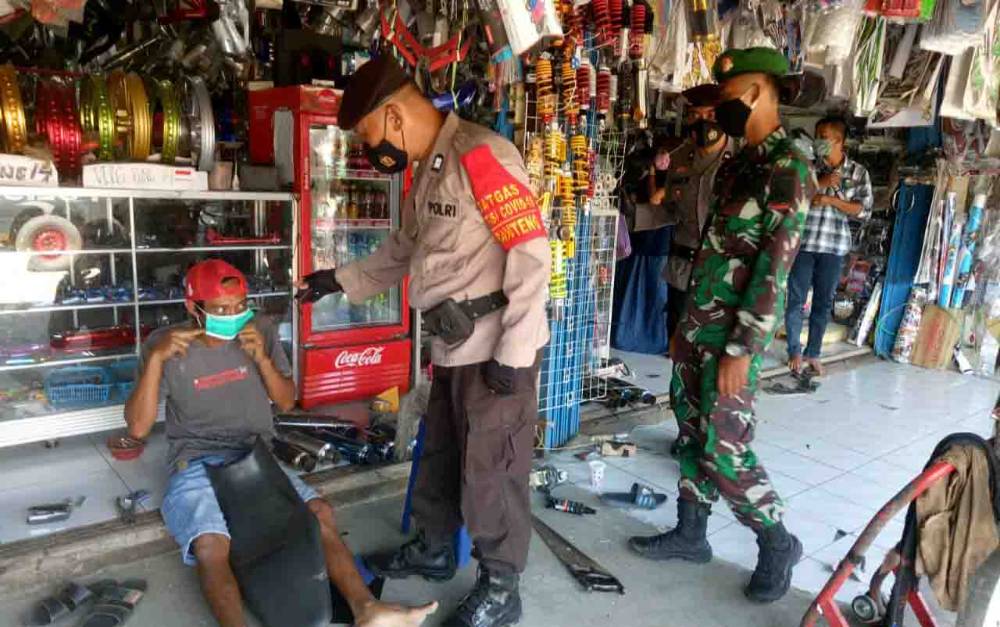 Polsek Pangkalan Banteng Tegur Masyarakat Tidak Taat Prokes