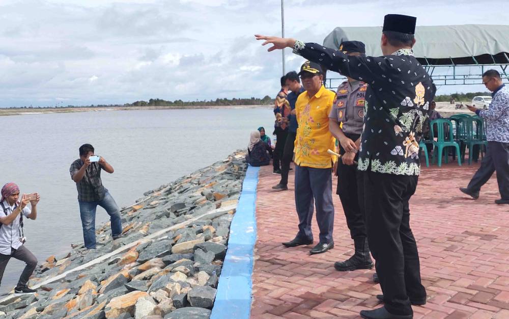Masyarakat Jelai dan Lunci Belum Bisa Nikmati Air Embung Tampenek