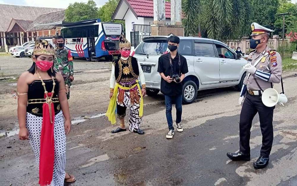 Komunitas Seni di Barito Timur Dilibatkan Dalam Sosialisasi Protokol Kesehatan
