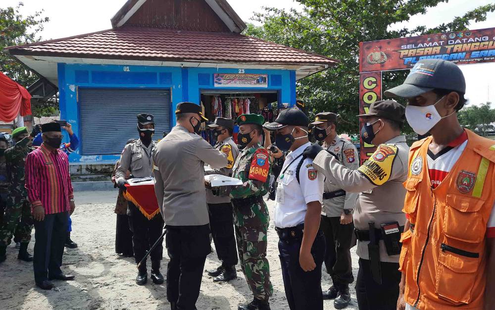 Agar Ekonomi dan Kesehatan Tetap Berjalan, Polres Kobar Dirikan Pasar Tangguh