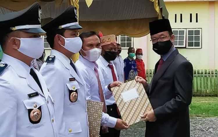 Sakariyas Kembali Lantik Penjabat Kepala Desa