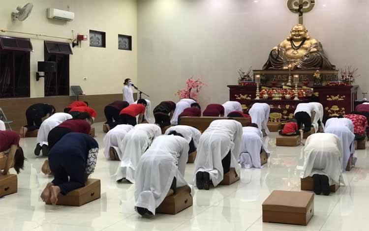 Pelaksanaan Ibadah Imlek di Sampit Terapkan Protokol Kesehatan