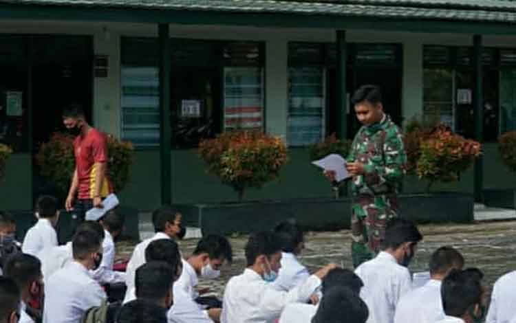Kodim 1011 Kuala Kapuas Sosialisasikan Proses Rekrutmen Secata Kepada Calon Prajurit
