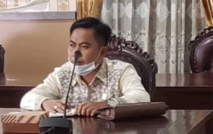 Anggota DPRD Kotim Prihatin Atap Asrama Mahasiswi Bocor