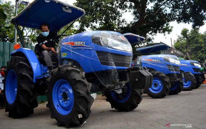 India Luncurkan Traktor Berbahan Bakar CNG Pertama