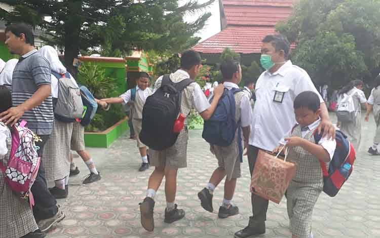 Wakil Ketua II DPRD Kobar Ajak Wali Murid Kontrol Belajar Tatap Muka?