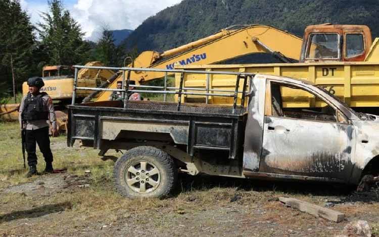 Baku Tembak dengan KKB di Puncak Seorang Prajurit Terluka