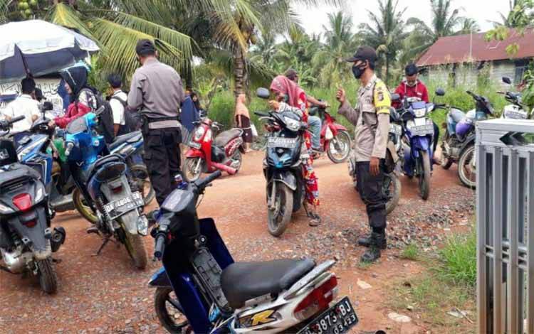 Personel Polsek Kapuas Kuala Patroli Pasar Tradisional Antisipasi Kriminalitas