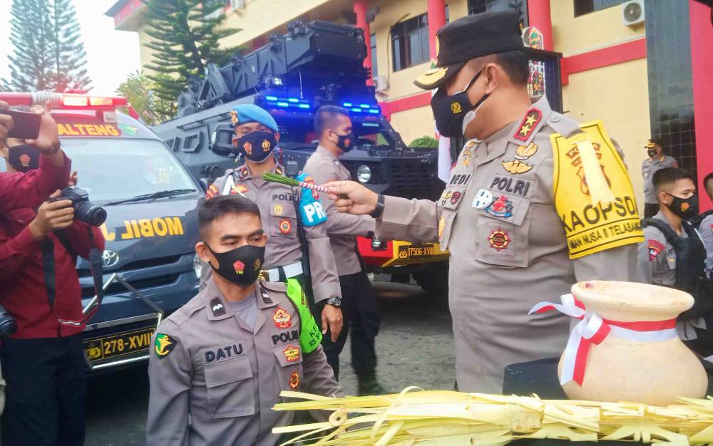 Kapolda Kalteng Louncing Mobil Multi Fungsi Satbrimob dan Mobil Jenazah RS Bhayangkara