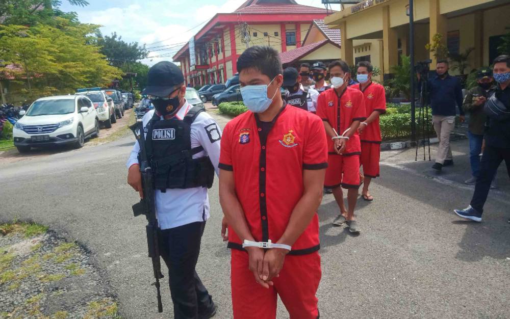 Polda Kalteng Tangkap 3 Pelaku Ilegal Mining Bersama 2 Unit Excavator di Kapuas