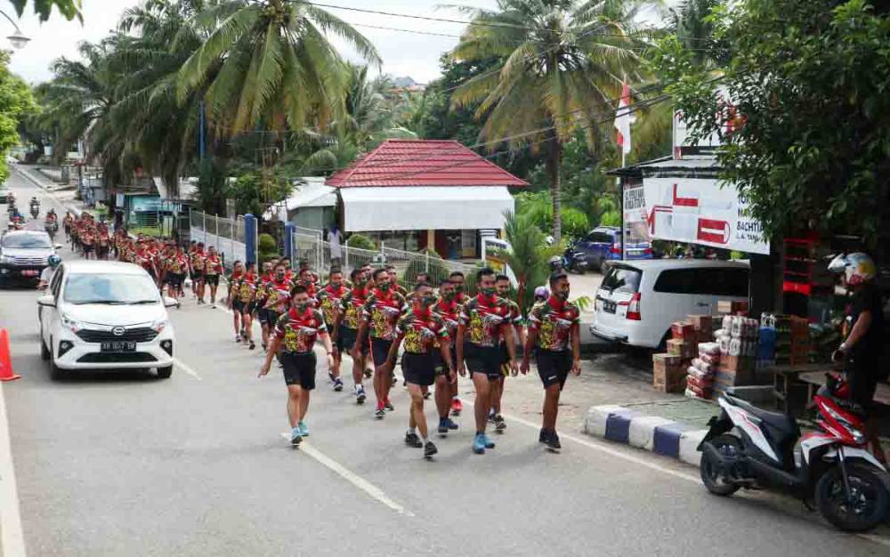 Anggota Kodim Muara Teweh Laksanakan Jalan Santai