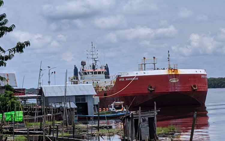 BBM Tumpah ke Sungai Mentaya, KSOP Sampit Beri Surat Teguran kepada Operator dan Kapal Tanker