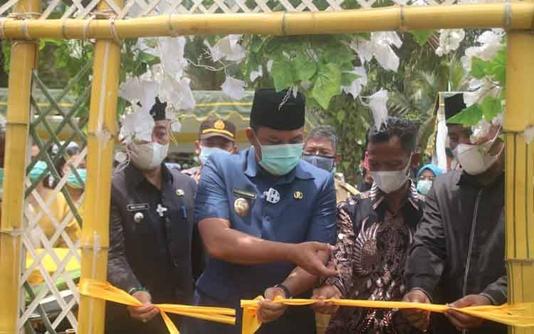 Bupati Lamandau Apresiasi Masyarakat Desa Tamiang Kelola Kebun Desa Secara Profesional
